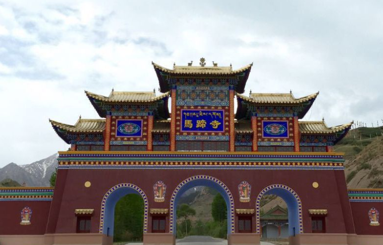 懸崖頂馬蹄寺：集石窟藝術(shù)裕固族風情于一體！
  第1張